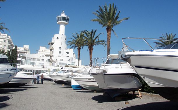 MED CAT YACHTS en EMPURIABRAVA