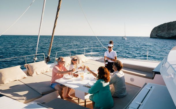 Catamaranes: La embarcación perfecta para familias y grupos grandes