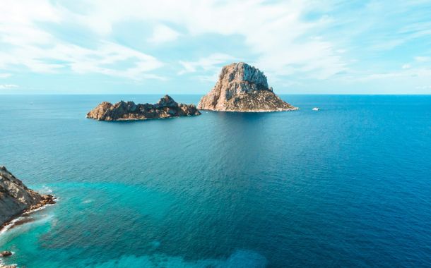 Catamarán en Ibiza: La forma más exclusiva de disfrutar del Mediterráneo