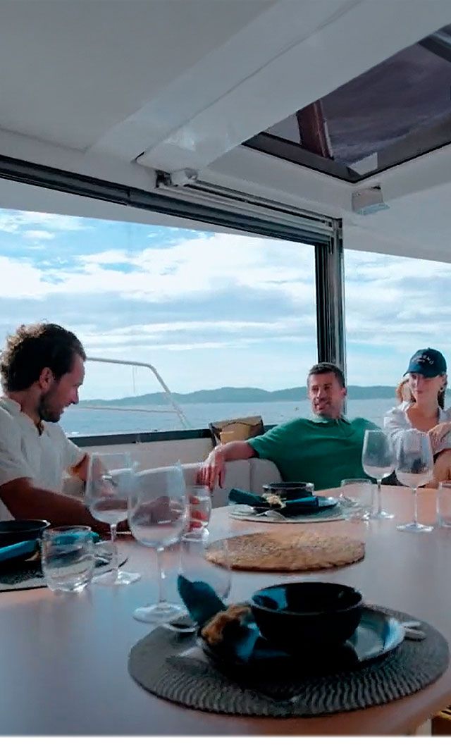Med Cat Yachts  experiencias únicas a bordo de catamaranes de lujo
