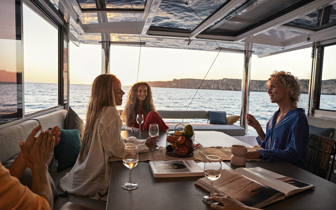 Cómo organizar una fiesta a bordo de un catamarán en Ibiza