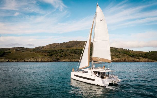 De la ciudad al mar: cómo una escapada en catamarán transforma tu bienestar